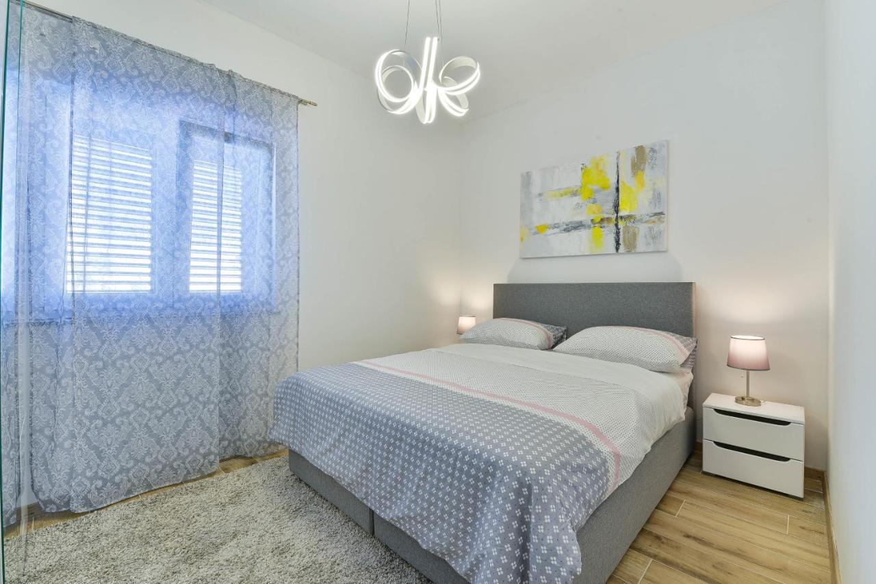 Family Friendly Apartments With A Swimming Pool Zadar - 18098 Exteriér fotografie